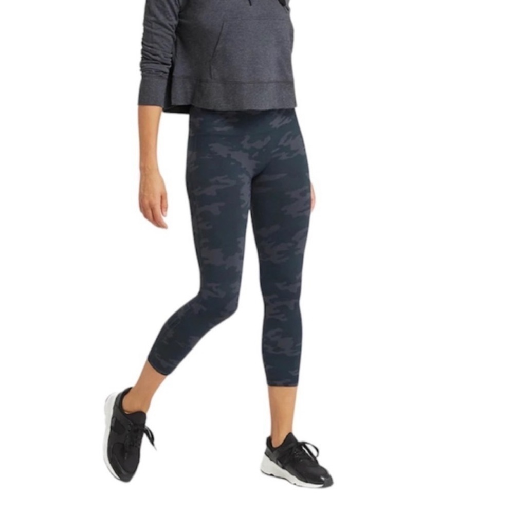 Spanx Look at Me Now Seamless Cropped Leggings Black Camo XS